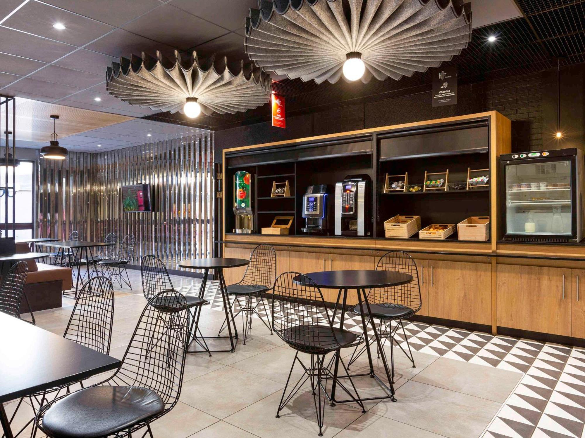 Ibis Marseille Centre Prefecture Hotel Exterior photo