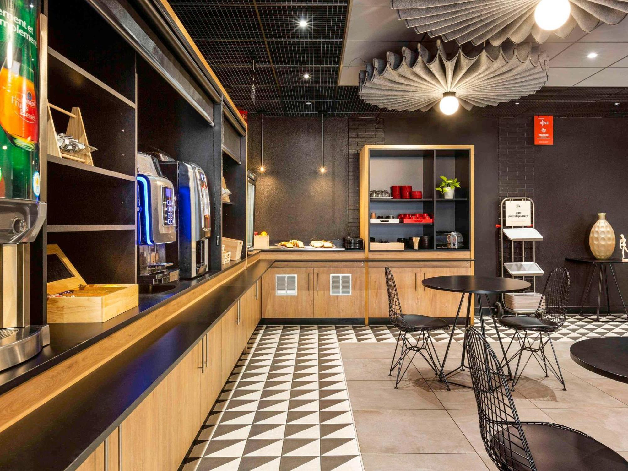 Ibis Marseille Centre Prefecture Hotel Exterior photo